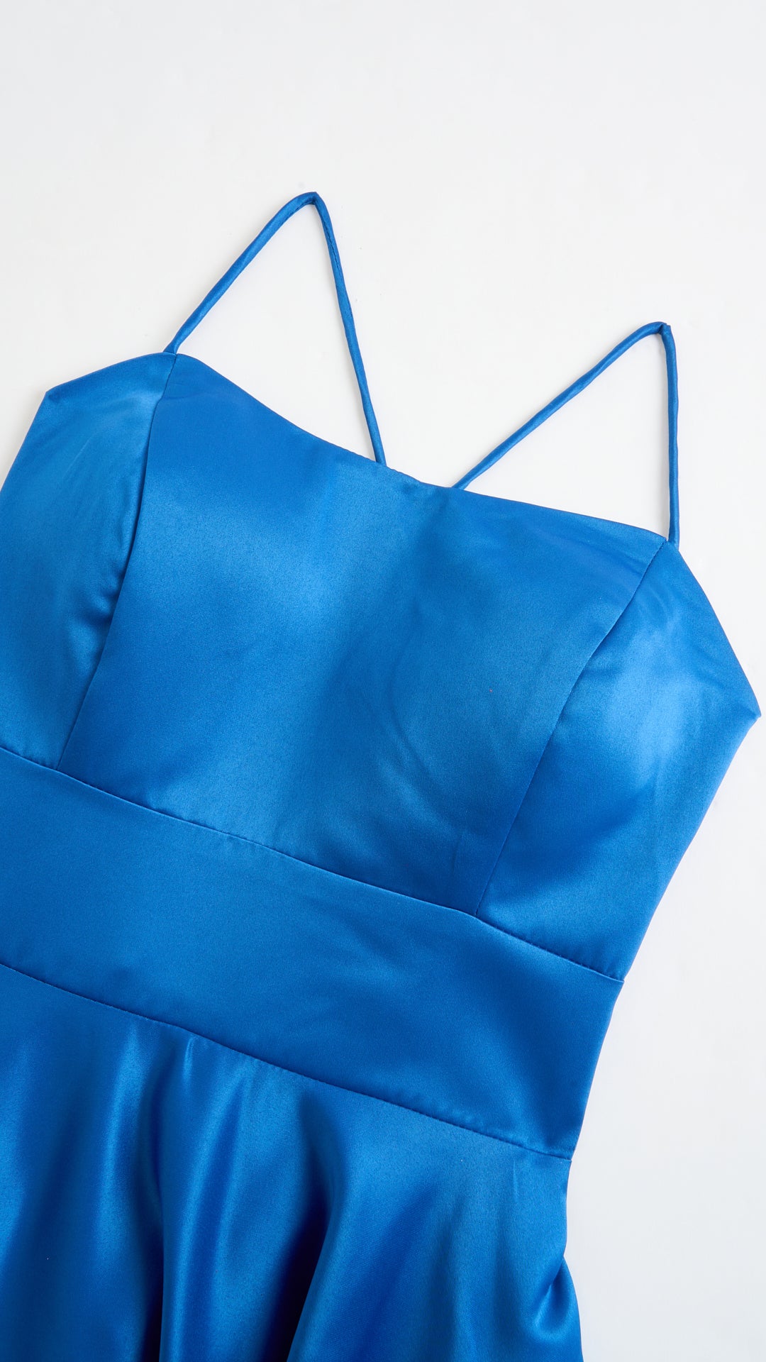 Abito Lungo Elegante in Raso con Spalline Sottili –  “Estella”