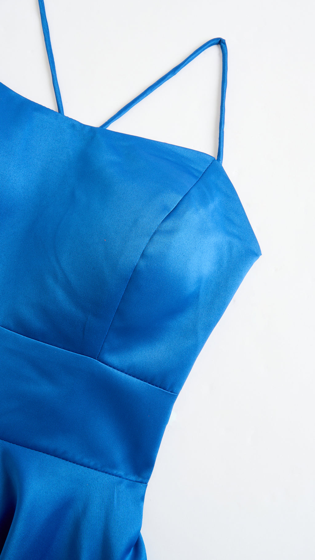 Abito Lungo Elegante in Raso con Spalline Sottili –  “Estella”（副本）