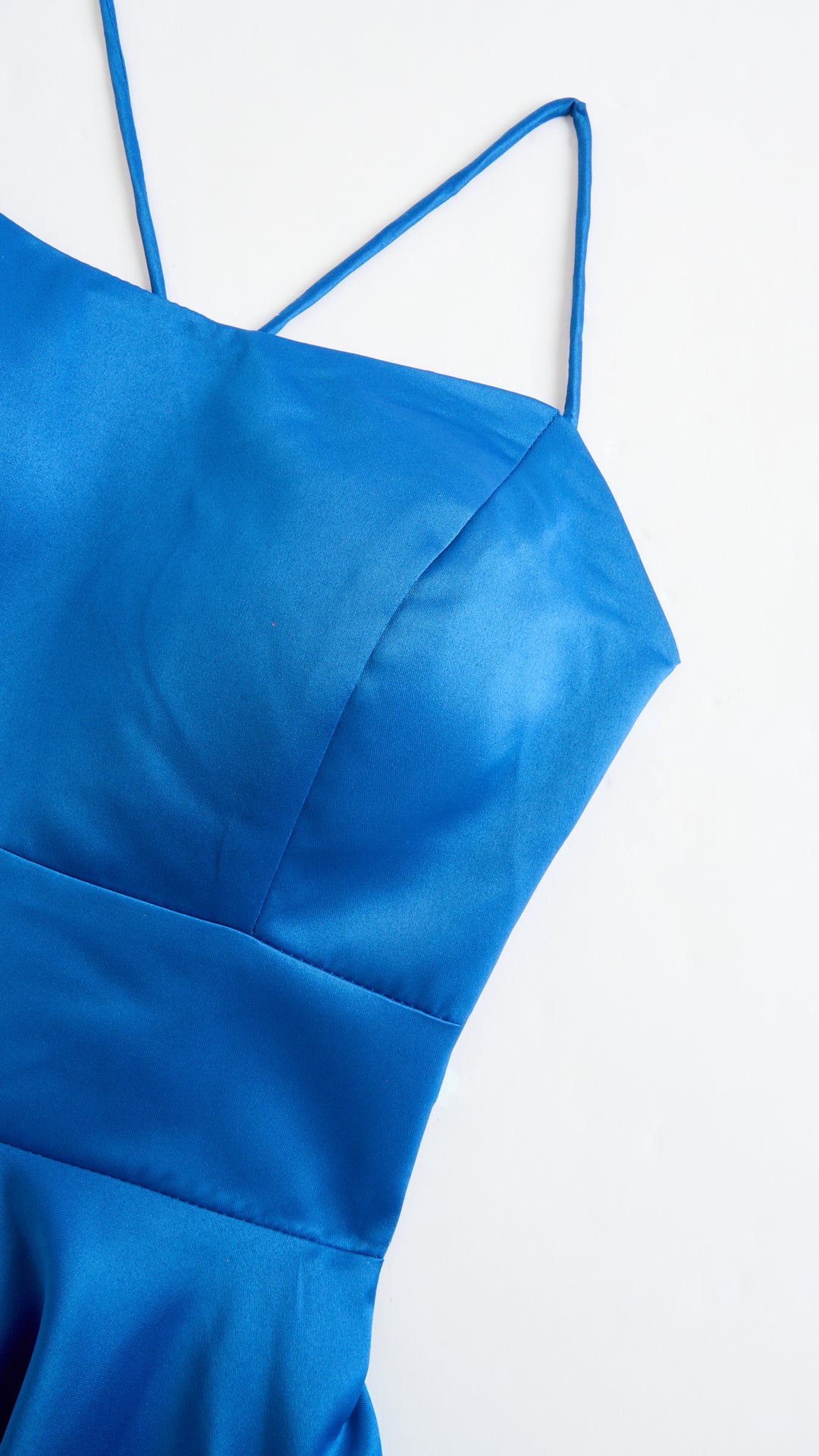 Abito Lungo Elegante in Raso con Spalline Sottili –  “Estella”