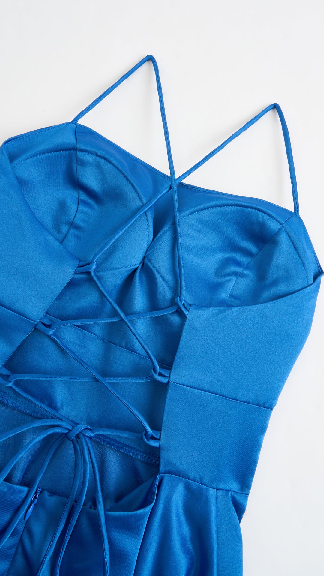 Abito Lungo Elegante in Raso con Spalline Sottili –  “Estella”