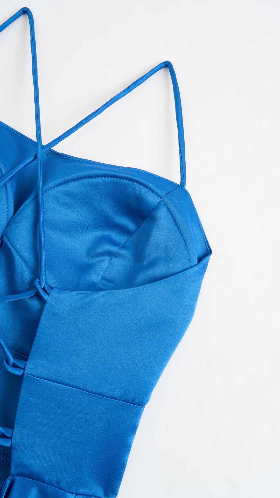 Abito Lungo Elegante in Raso con Spalline Sottili –  “Estella”