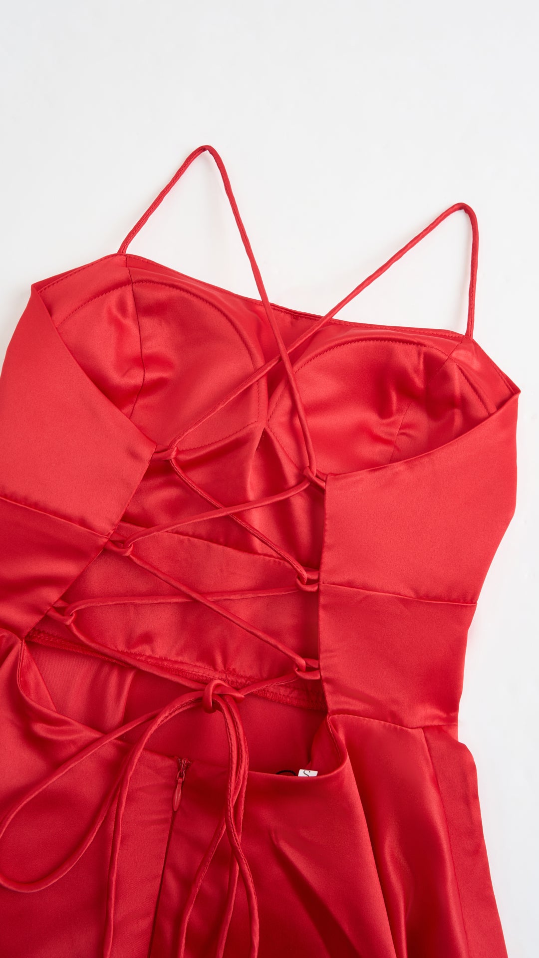 Abito Lungo Elegante in Raso con Spalline Sottili –  “Estella”