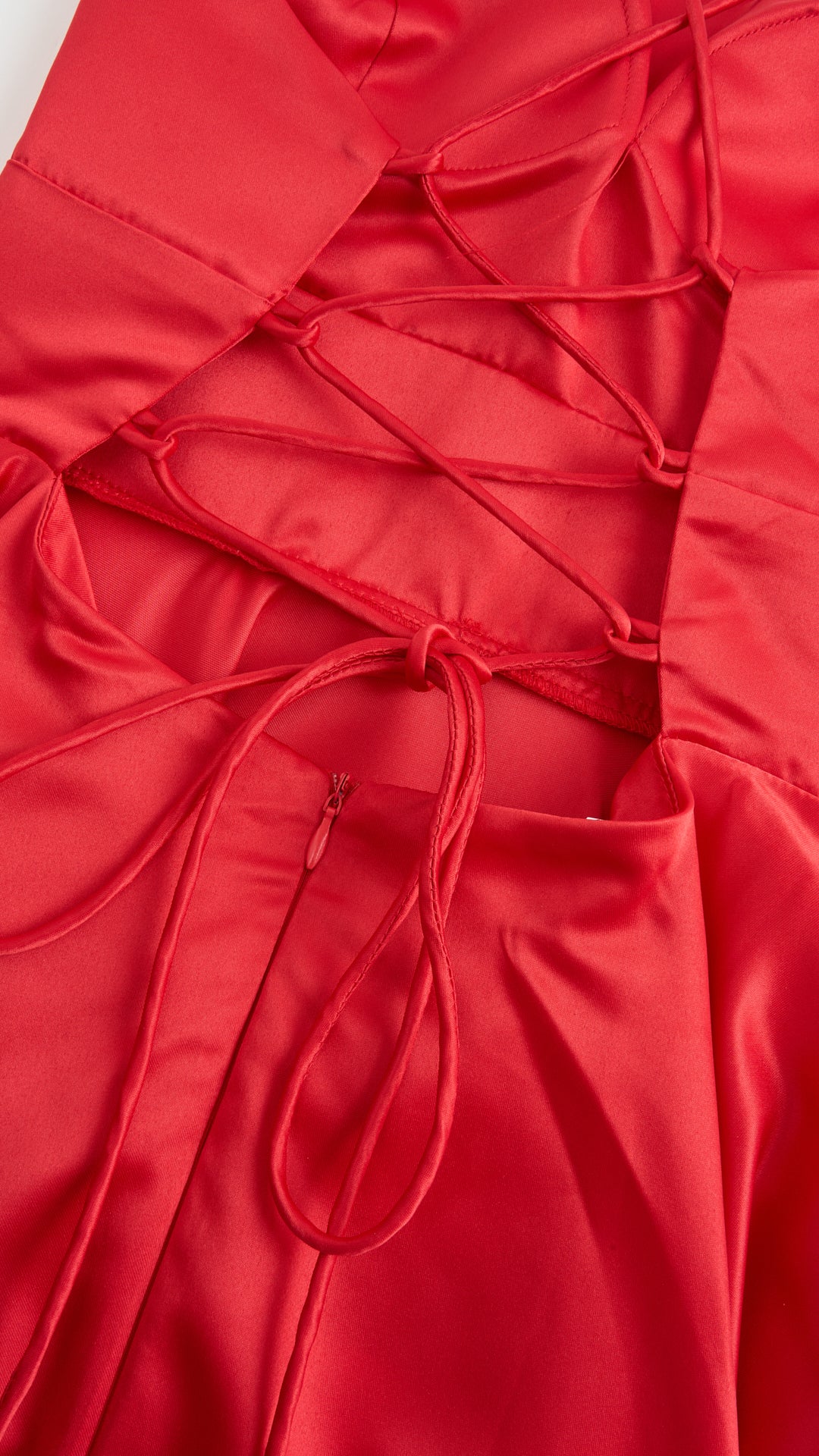 Abito Lungo Elegante in Raso con Spalline Sottili –  “Estella”
