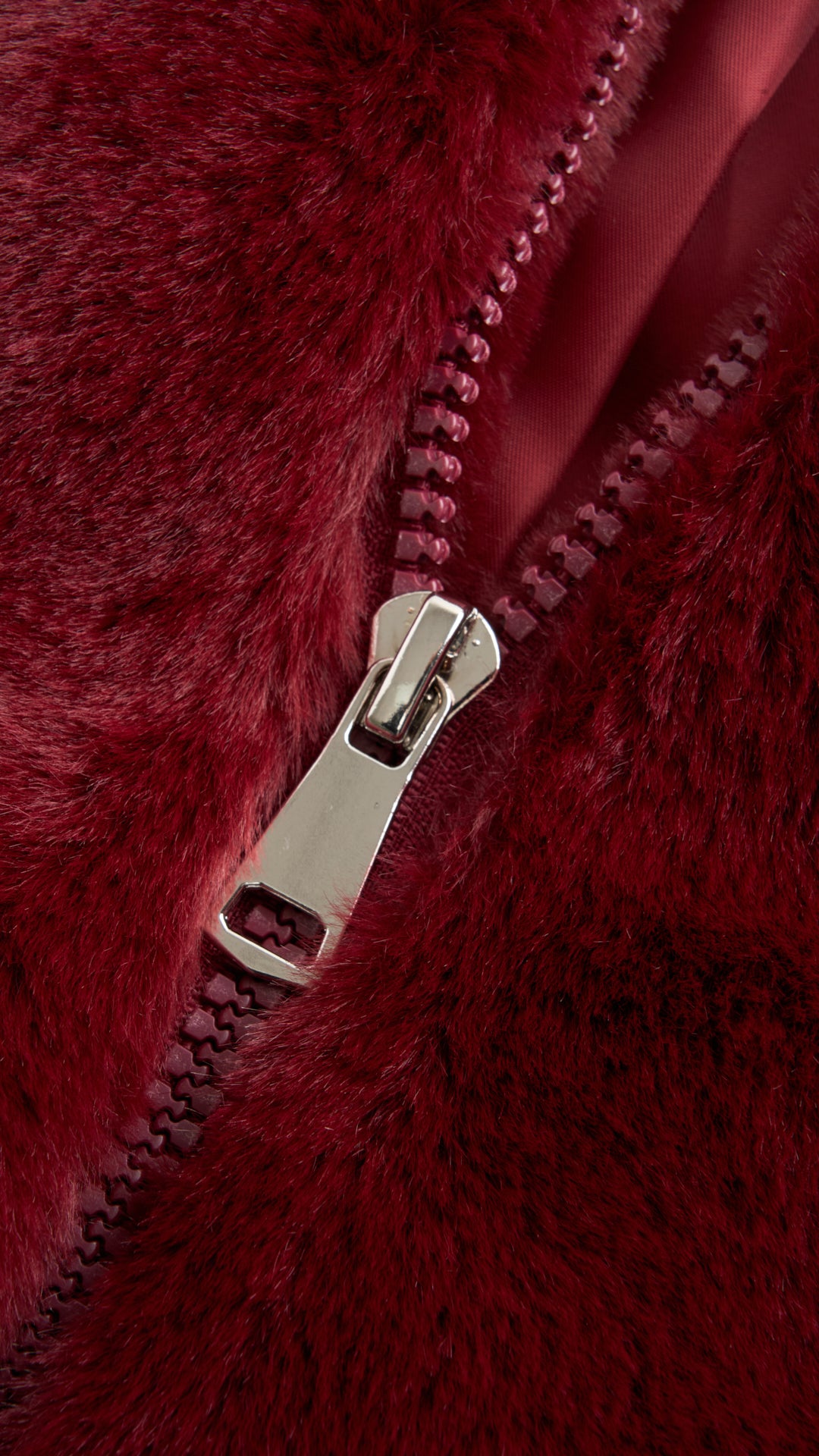 Giacca con cappuccio in peluche sintetica con zip e coulisse