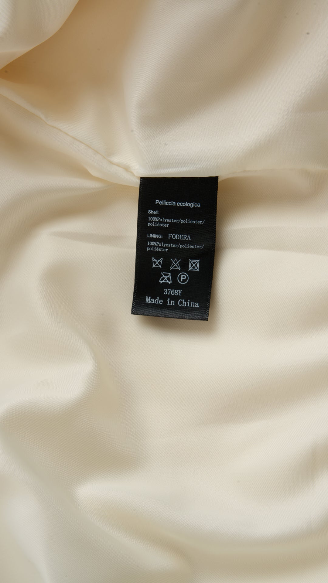Giacca cropped in pelliccia sintetica con colletto a revers