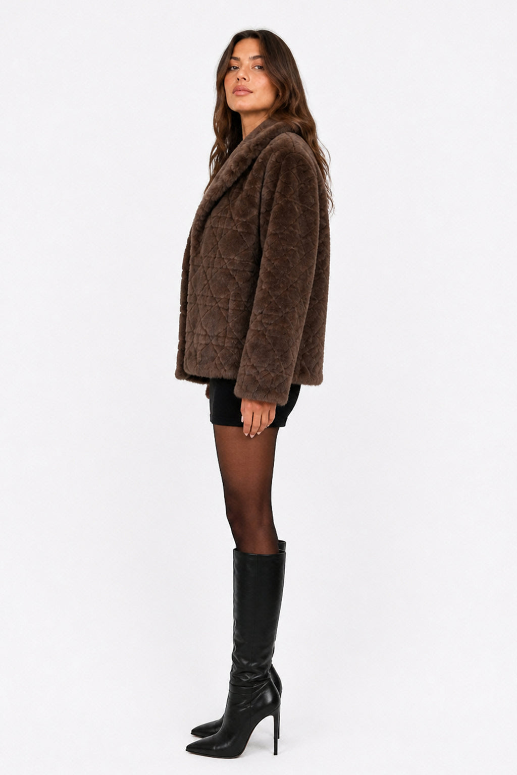 Giacca Corta Donna in Peluche Sintetico, Collo a Revers Ampio, Modello Corto Invernale Elegante-1