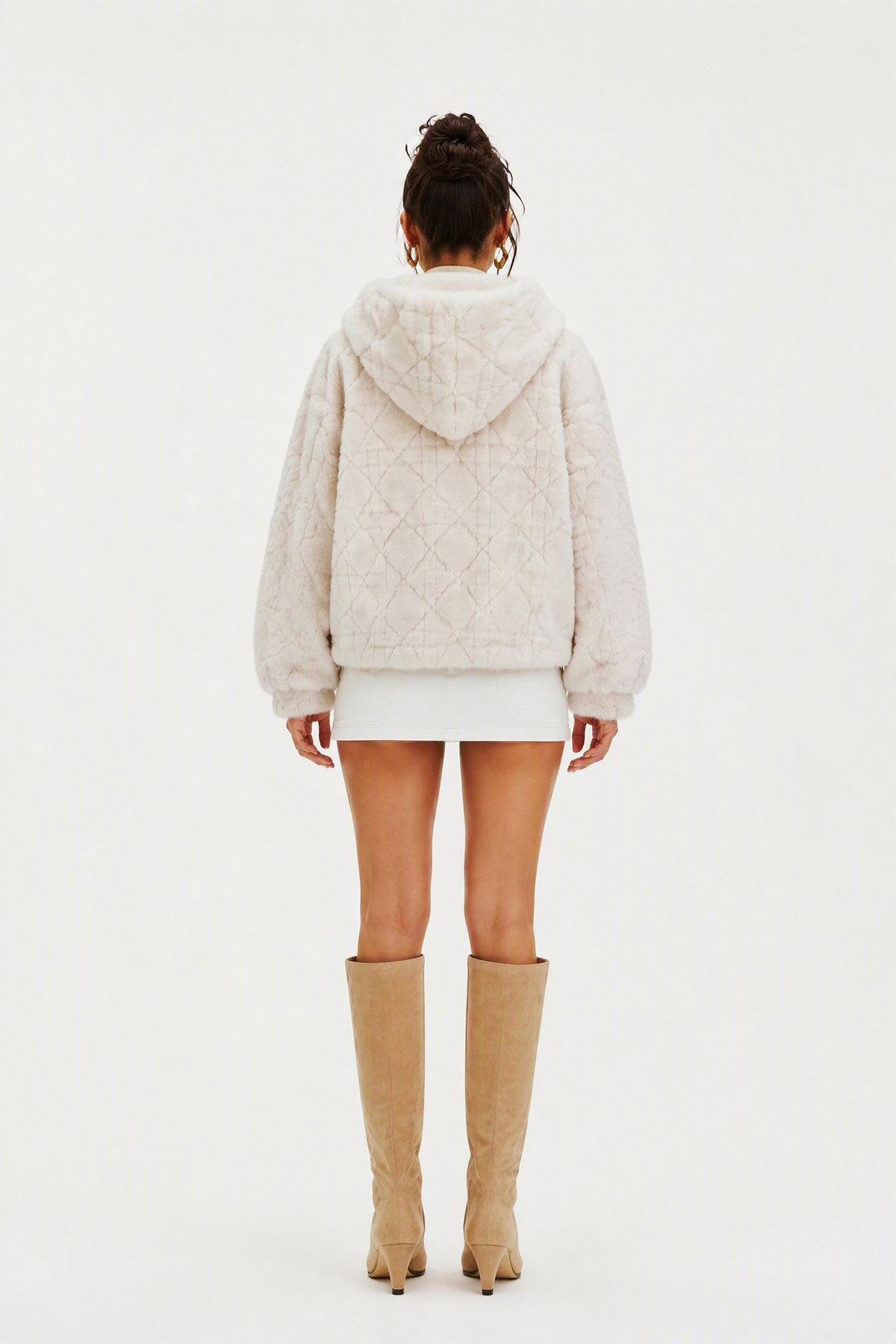 Giacca Corta Invernale Donna in Peluche Sintetico Trapuntato, Cappuccio, Chiusura Nascosta, Giacca Casual Morbida Panna-1