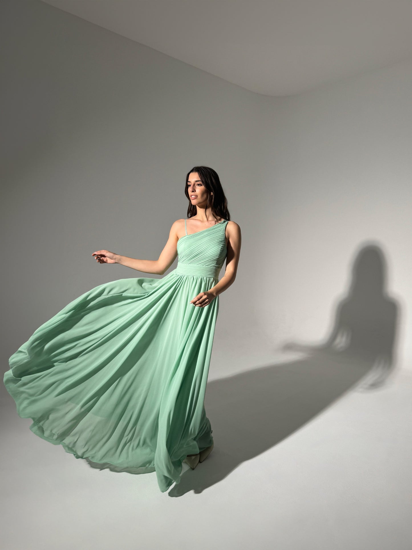 Abito lungo in tulle asimmetrico Luna