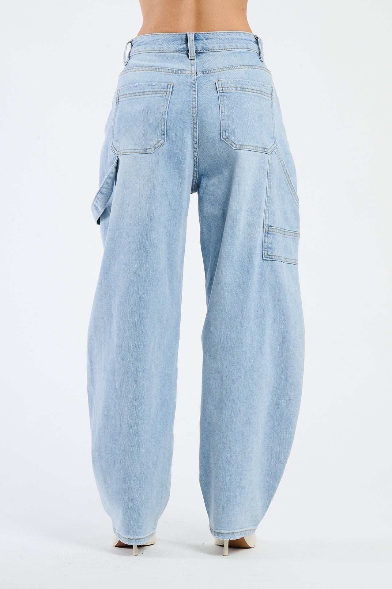 Jeans azzurri slim fit con finiture chiare