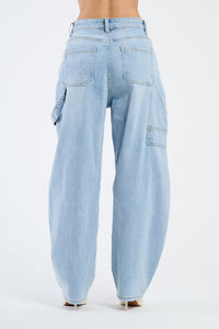 Jeans azzurri slim fit con finiture chiare