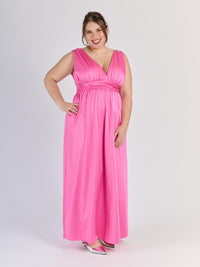Lungo abito Fuxia senza maniche con vita smussata, perfetto per occasioni in cui si vuole stupire.