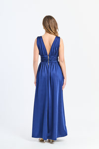 Lungo abito Navy senza maniche con dettagli di pizzo alla vita, perfetto per occasioni formali e eleganti.