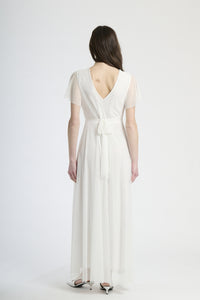 Lungo vestito bianco in tulle, design a V classico