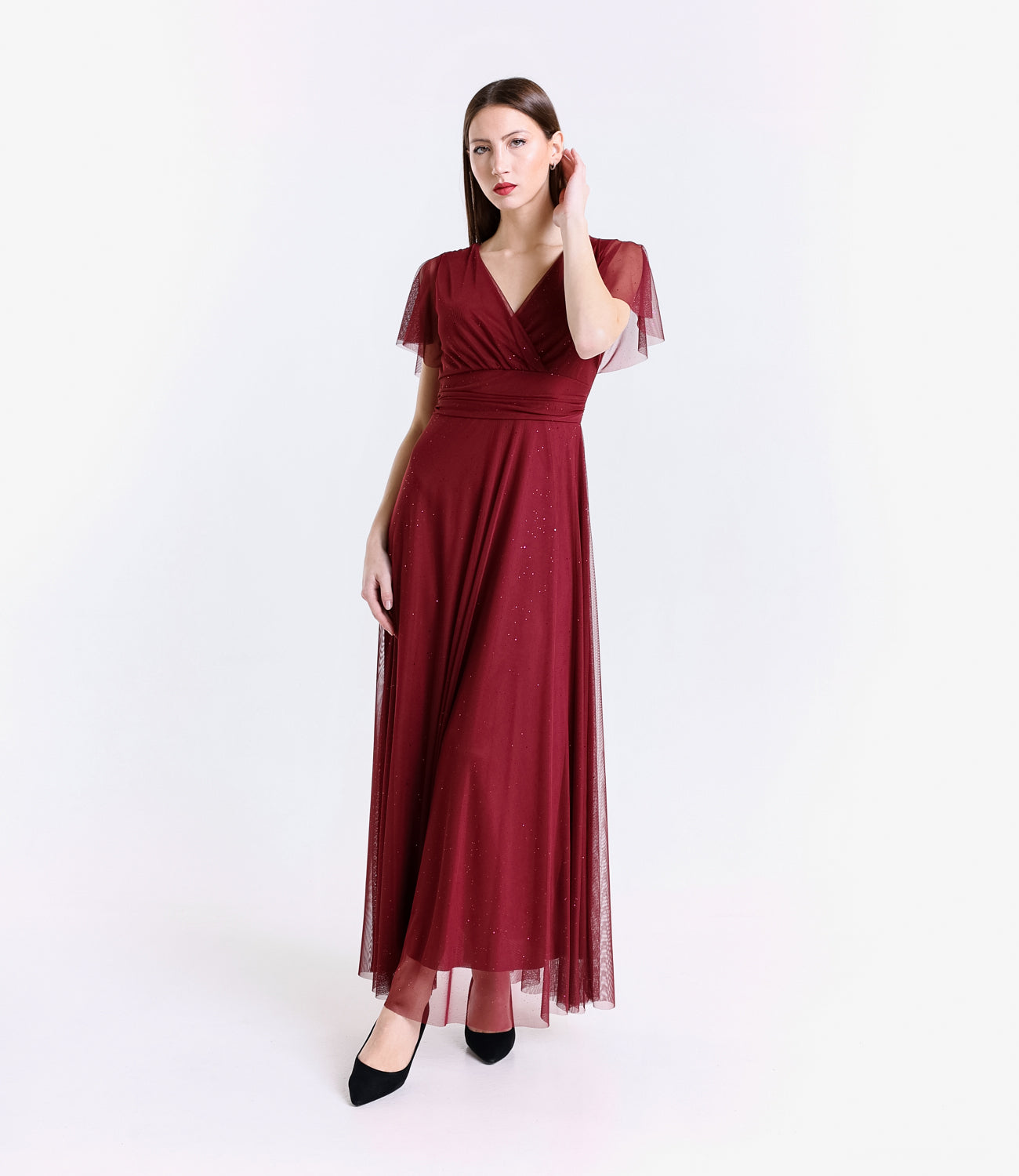 Lungo vestito bordeaux in tulle, design a V elegante