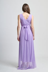 Lungo vestito lilla, perfetto per feste di nozze