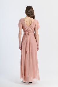 Lungo vestito rosa antico in tulle, design a V accattivante