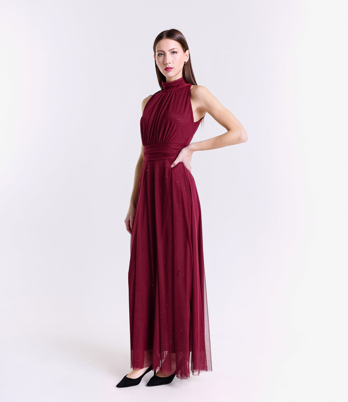 Lungo vestito vino con puzzo e legature anteriori, design accattivante per feste.
