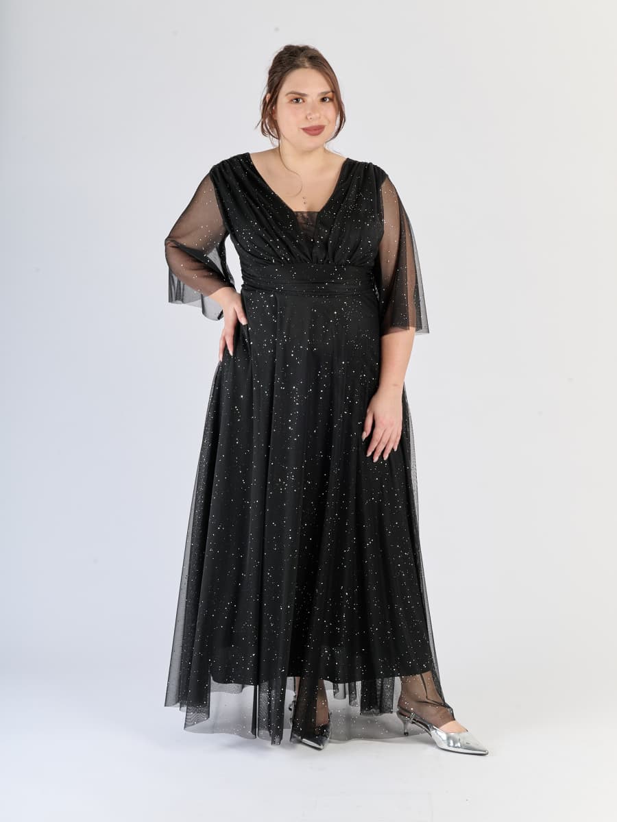 Maggiore abito formale nero, tulle leggero e maniche traslucide, eleganza nera