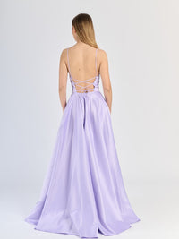 Modello di abito Lilla in raso