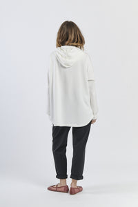 Outfit bianco: felpa cappuccio e pantaloni, elegante, per uso quotidiano