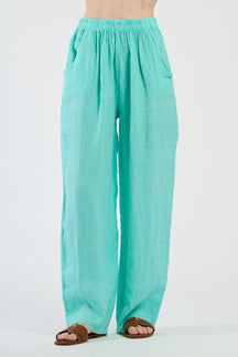 Pantaloni color Tiffany larghi, colore rinfrescante e dal fascino unico