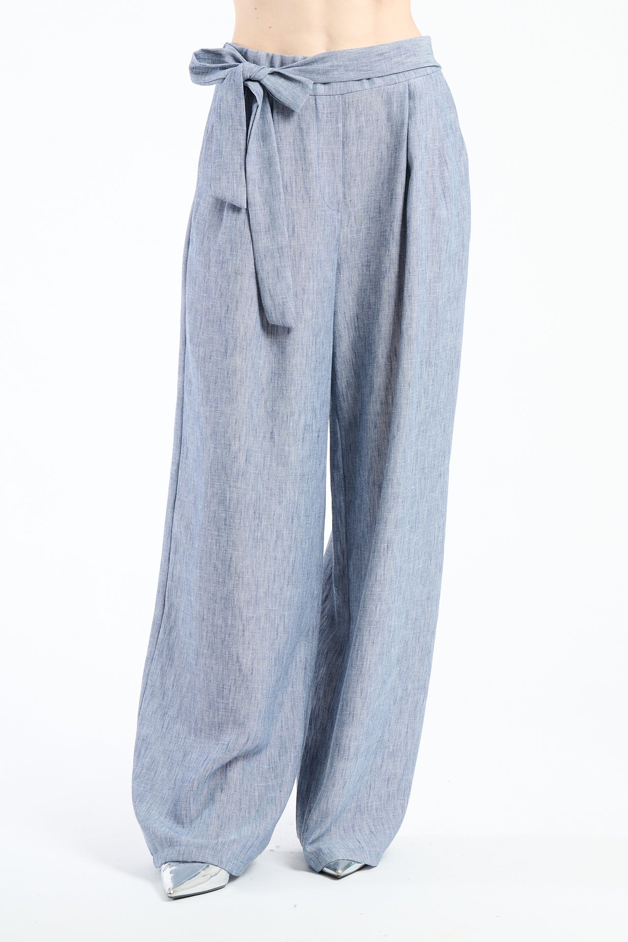 Pantaloni jeans a gamba ampia, comfort e trend jeanswear.