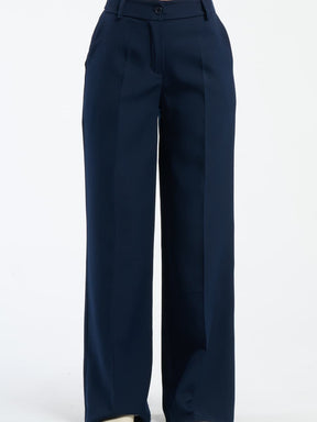 Pantaloni larghi navy con pieghe frontali, eleganza atemporale.