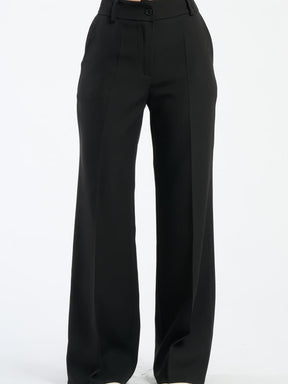 Pantaloni larghi neri con pieghe frontali, mistero e stile.