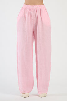 Pantaloni rosa a gamba larga, dolce e trendy per l’outfit femminile