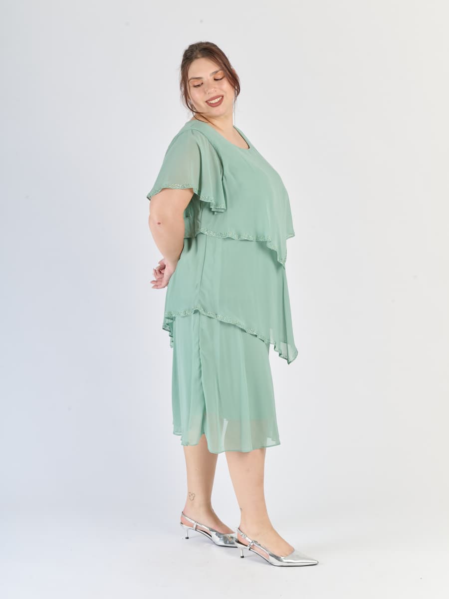 Salvia dress con tre livelli distinti, maniche trasparenti e atmosfera vegetale