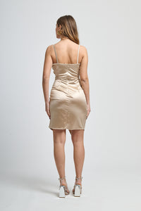 Satin beige opulento, abito midi, design sofisticato, per eventi formali