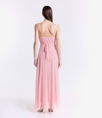 Tulle rosa romantico, decolleté dolce, stile femminile