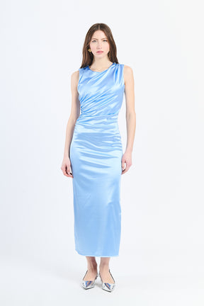 Vestito azzurro elegante con drappeggi sul busto e tessuto lucido