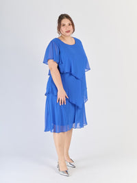 Vestito bluette da giorno, design affusolato con strati e maniche svettanti