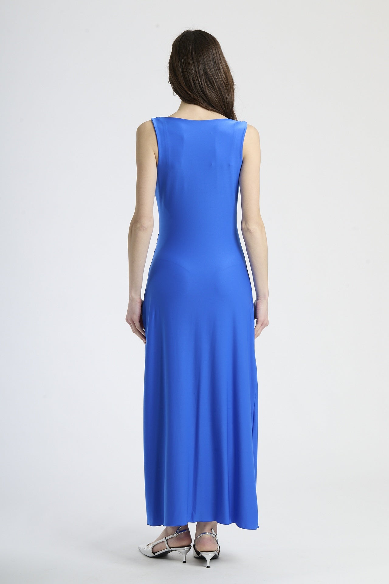 Vestito bluette in tessuto jersey, taglio aderente e senza maniche, adatto a cerimonie e eventi.