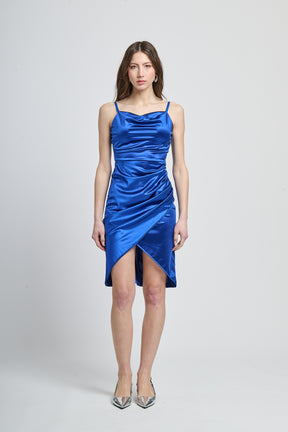 Vestito bluette lucido, scollo cowl neck, apertura laterale, per serate estive
