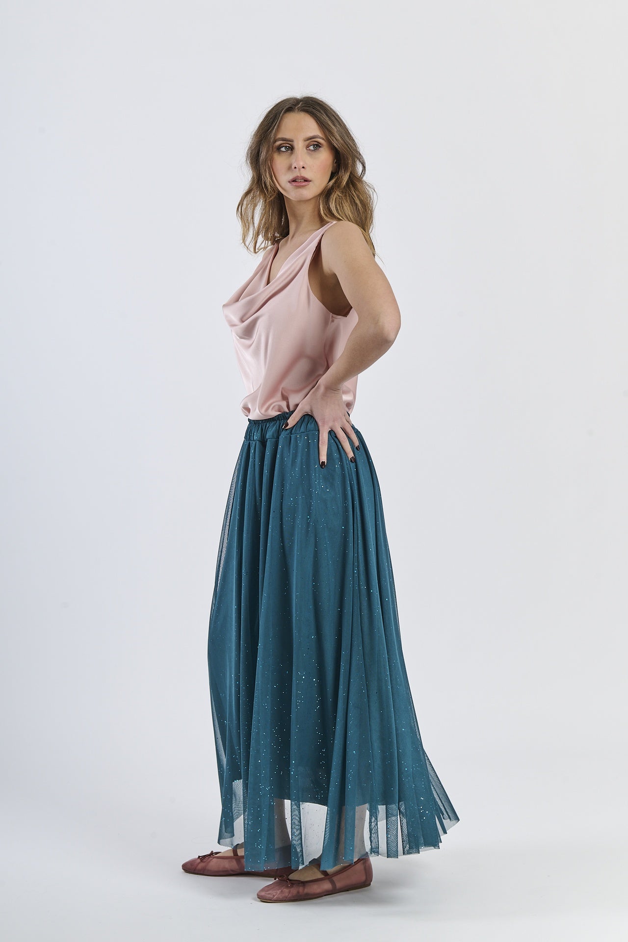 Vestito con gonna ottanio metallizzata e top senza spalline