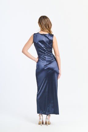 Vestito navy intenso con drappeggi sul busto e tessuto opaco-lucido