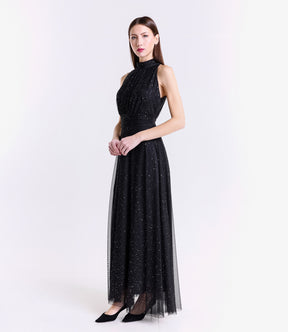 Vestito nero-argento con puzzo e frange posteriori metalliche, aspetto dinamico per eventi.