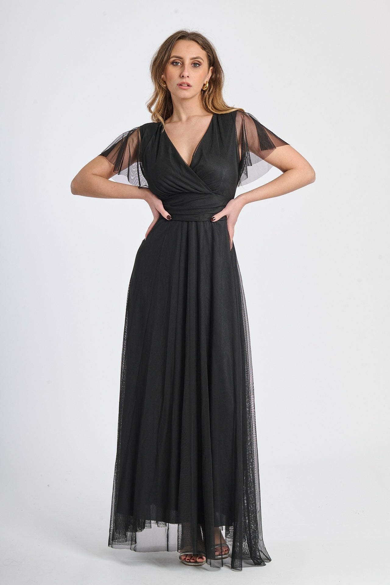 Vestito nero fluido, waist cinto, lunghezza maxi, per serate notturne