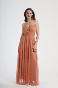 Vestito pesca in tulle, spalline sottili, colore tenero