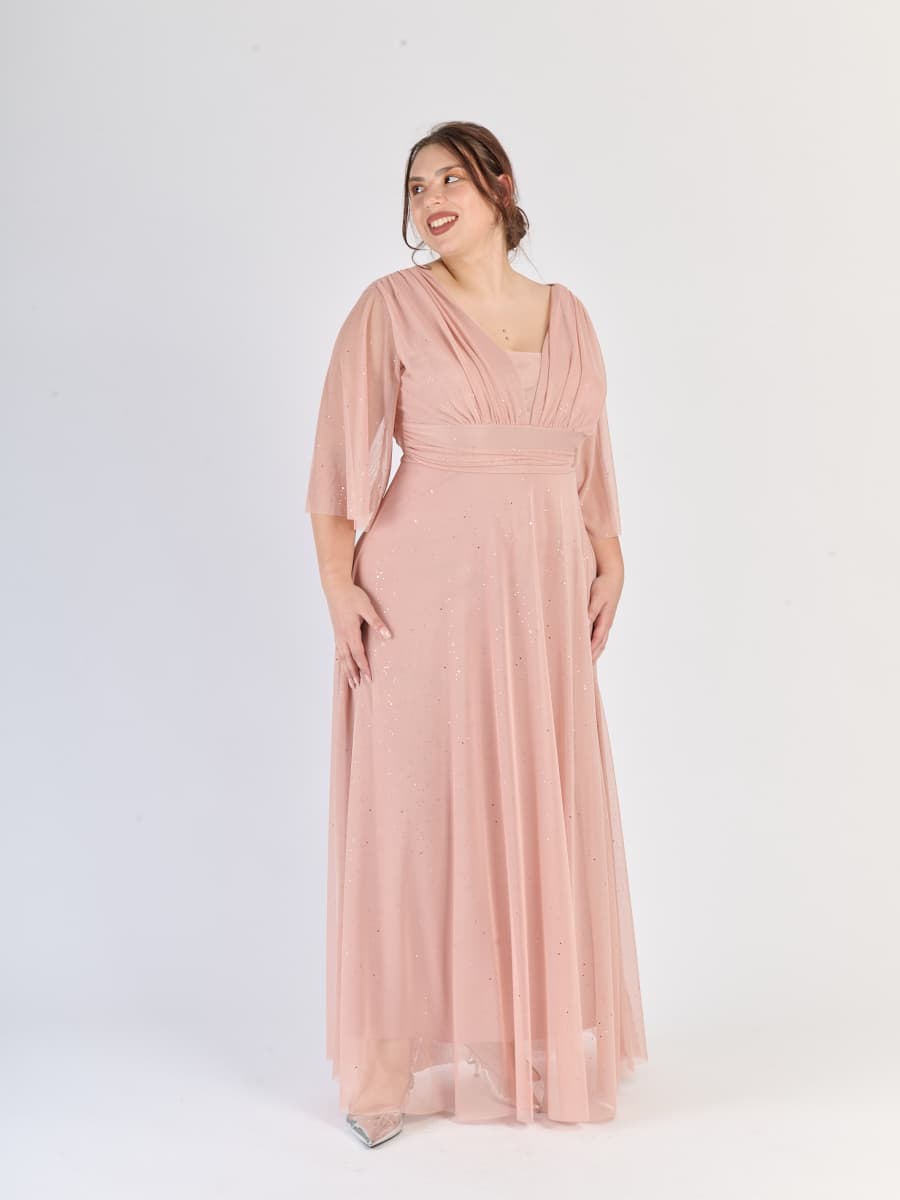 Vestito rosa antico elegante, in tulle, con maniche chiffon e vita snodata, un’opera d’arte rosa.
