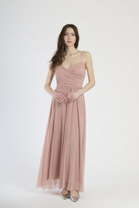 Vestito rosa antico in tulle, spalline sottili, charme vintage