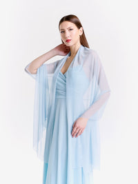 Outfit azzuro: abito maxi e mantello coordinato in chiffon, charme azzurro