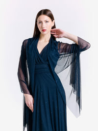 Ensemble navy: gown a fondale e cardigan chiffon, stile classico e sereno