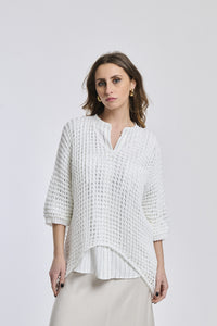 Maglione bianco a maglia aperta con colletto e maniche svasate