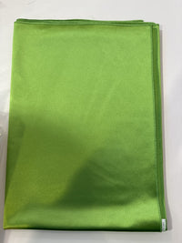 Titolo: Sciarpa "Lunara" – Eleganza satinata in tinta unita (solo lo scialle, non incluso l'abito)