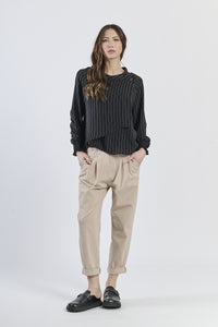 Maglia nera a maniche lunghe,eternamente elegante e versatil