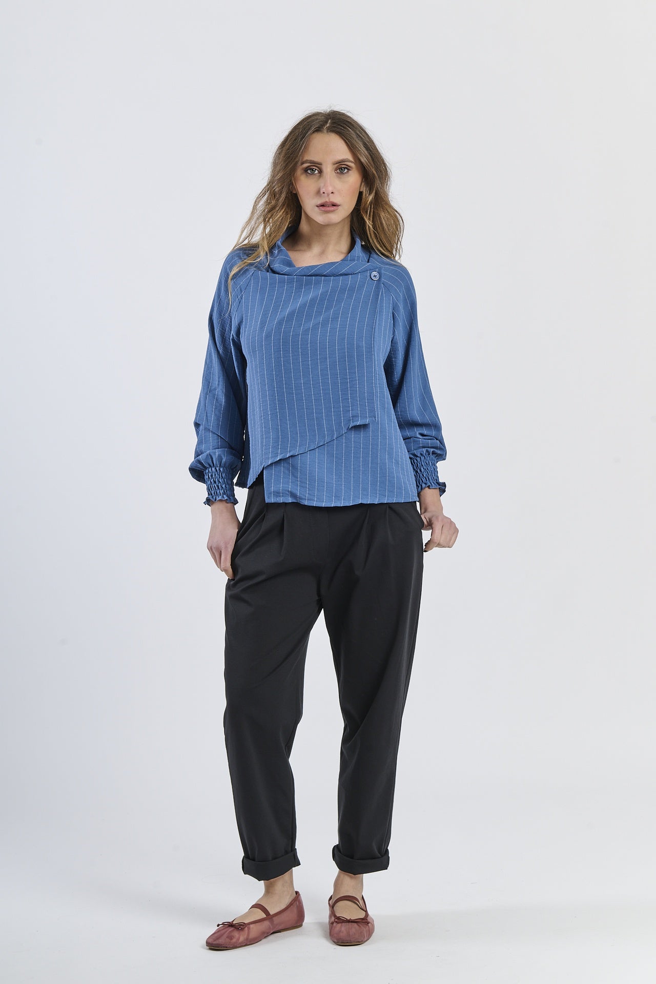 Maglia jeans a maniche lunghe,rilassata e dal colore denim