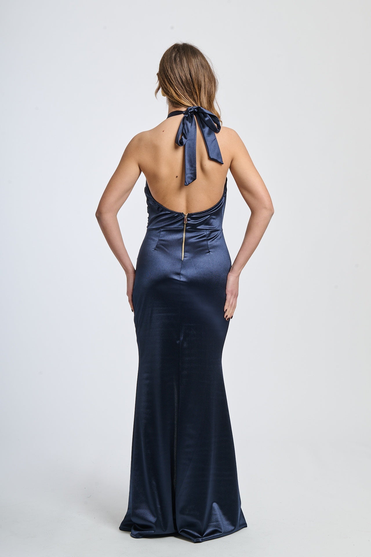 Abito formale navy in raso, perfetto per occasioni formali